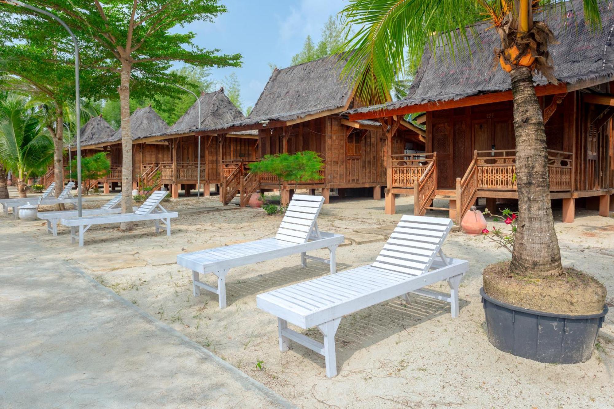 Bintan Exotica Resort By Waringin Hospitality Berakit Exterior photo
