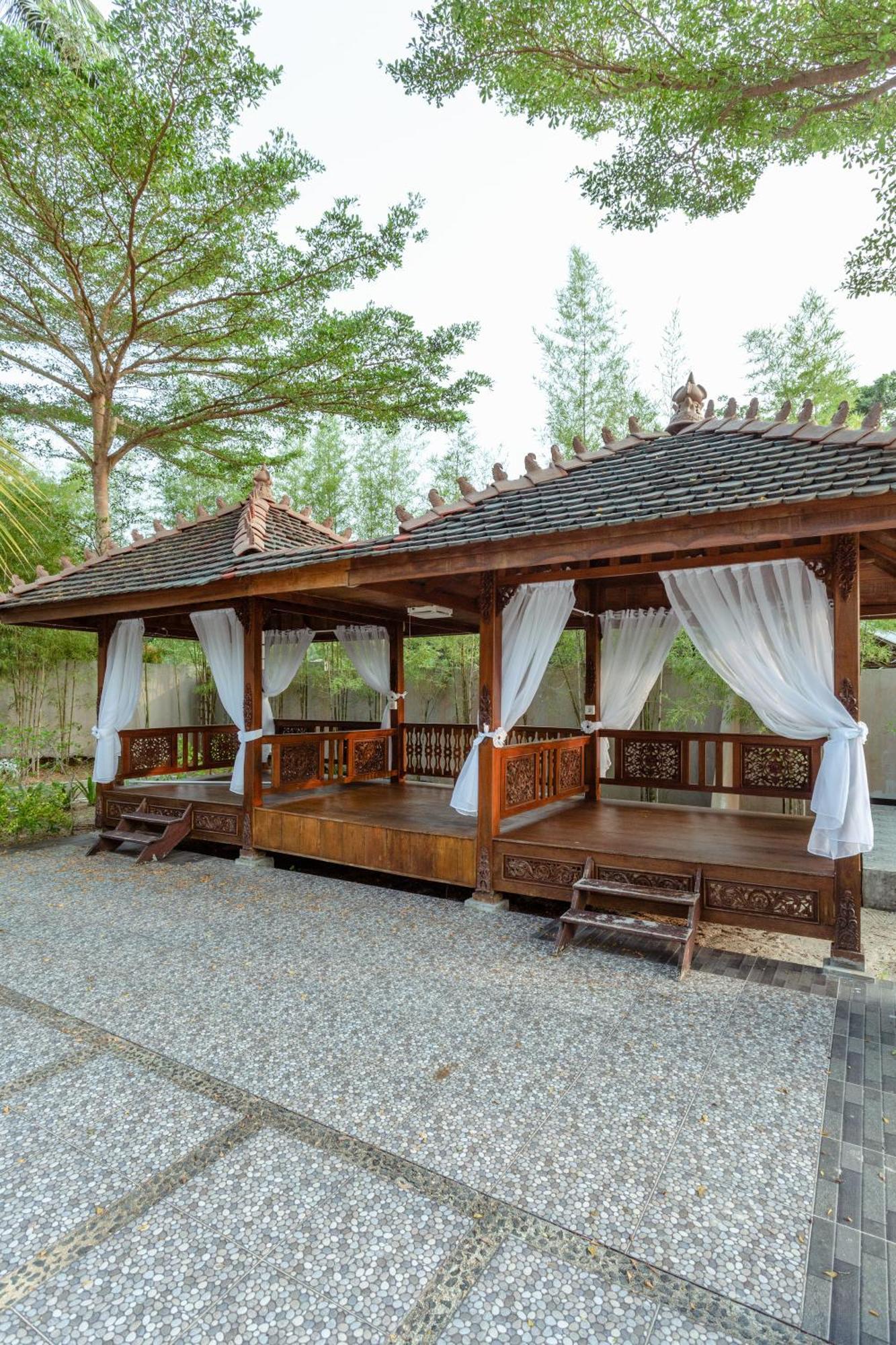 Bintan Exotica Resort By Waringin Hospitality Berakit Exterior photo